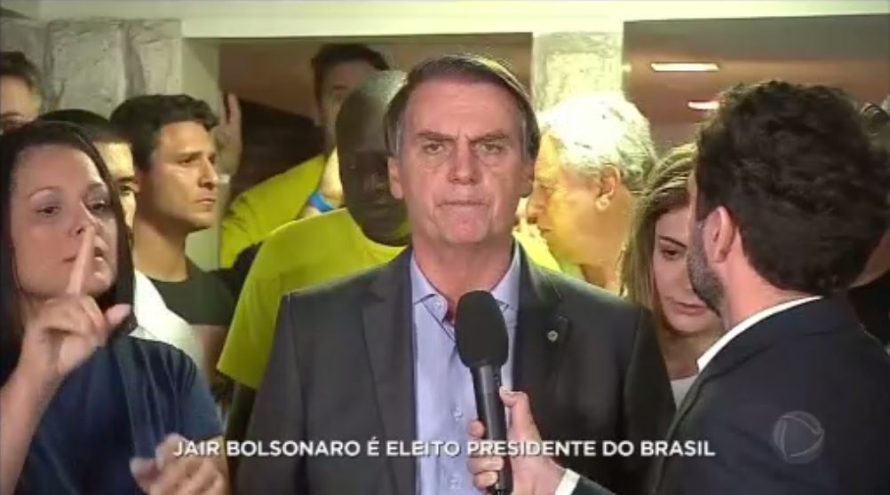 Supremo Tribunal Federal do Brasil mantém prisão de Bolsonaro após violação da tornozeleira eletrônica.