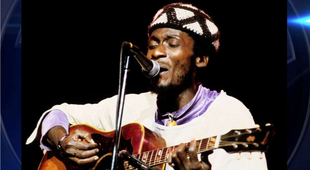 Jimmy Cliff, lenda do reggae que cantou 'The Harder They Come', morre aos 81 anos.